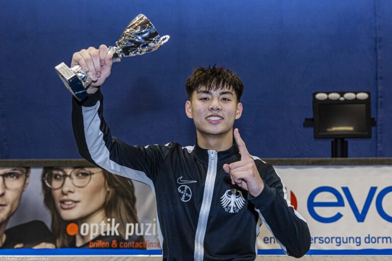 Read more about the article Erstmaliger Säbel-Kadetten-Weltcup: Justin Liu vom TSV Bayer Dormagen wird zweiter