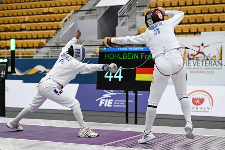 Read more about the article Erfolgreiche Veteranen-WM für NRW-Fechter*innen